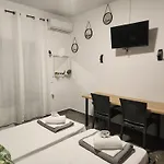 Lucia מלון דירות 3*