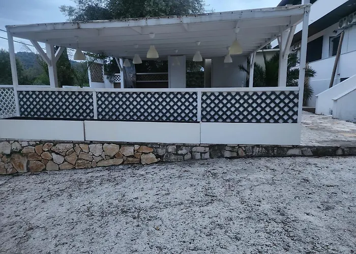 Lucia 3* Agios Georgios Pagon