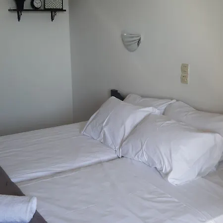 Lucia Apartahotel Agios Georgios Pagon