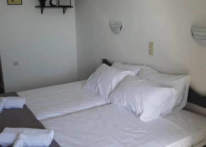 Lucia Агиос-Георгиос-Пагон