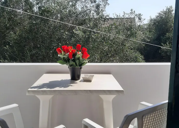 Lucia Агиос-Георгиос-Пагон