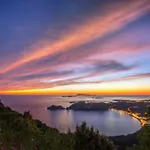 Lucia 3* Agios Georgios Pagon