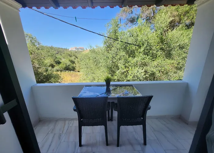 Lucia Агиос-Георгиос-Пагон